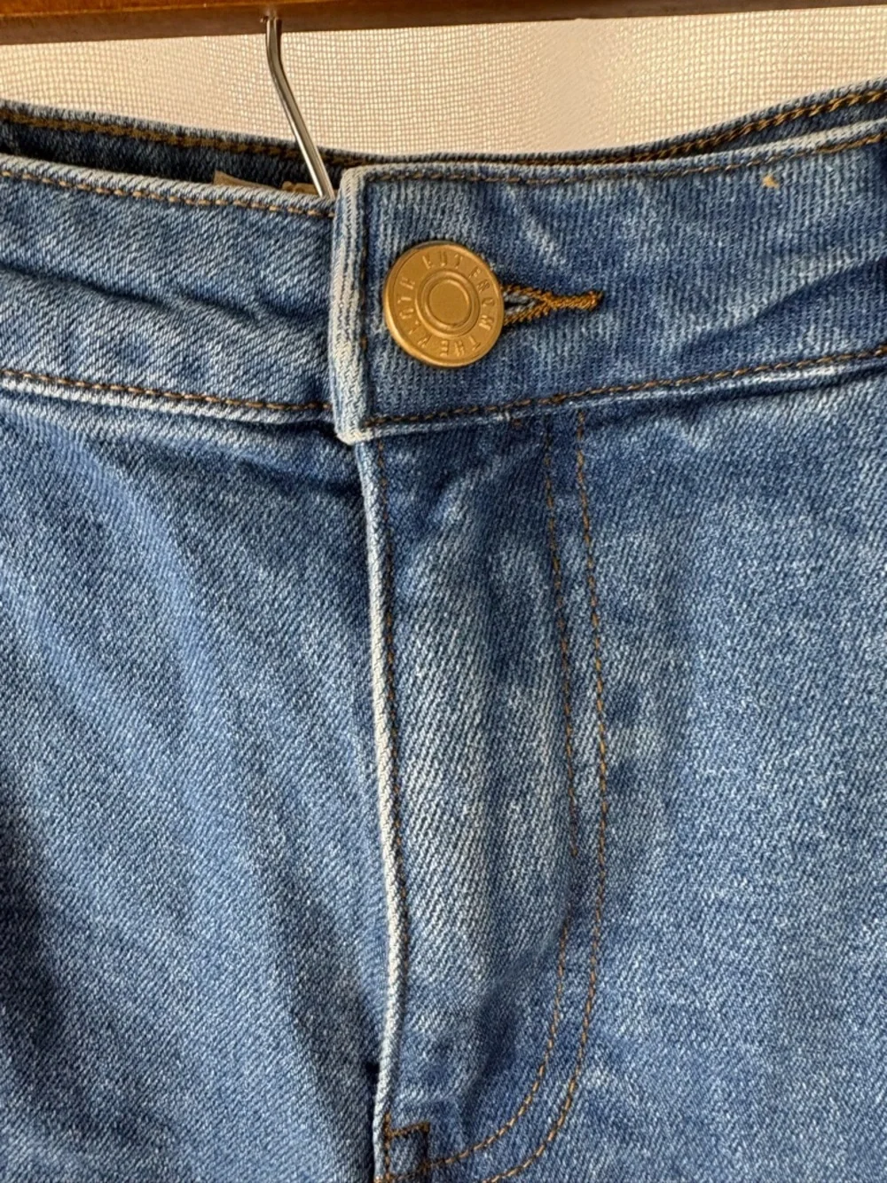 Kut from the Kloth - High Rise Jane Shorts - Size 8 - Picture 3 of 9